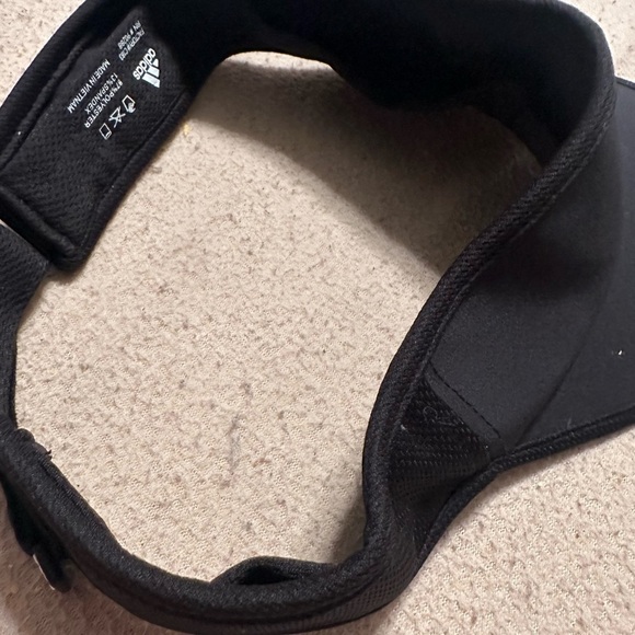Adidas‎ aeroready black adjustable visor - Picture 3 of 3